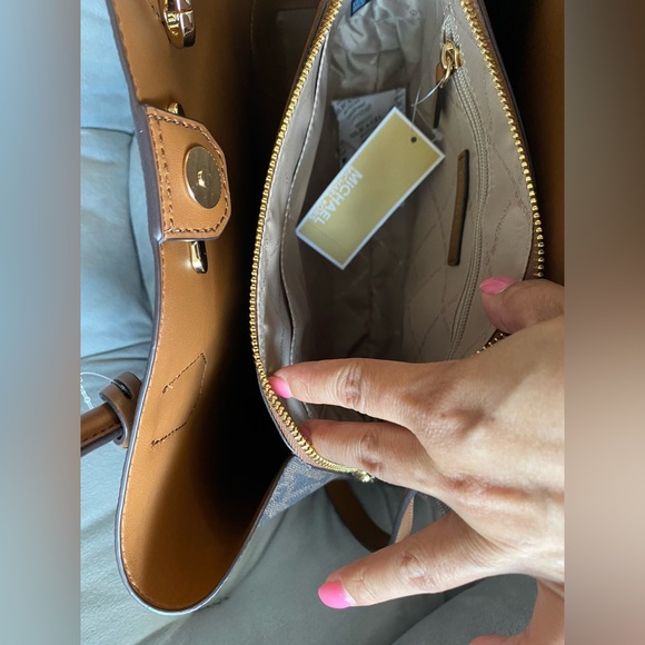 π₯SALEπ₯ (NEW)π Michael Kors Mercer Gallery MD Center Zip Tote - Picture 6 of 9